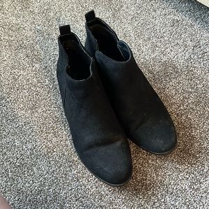 American Eagle black booties